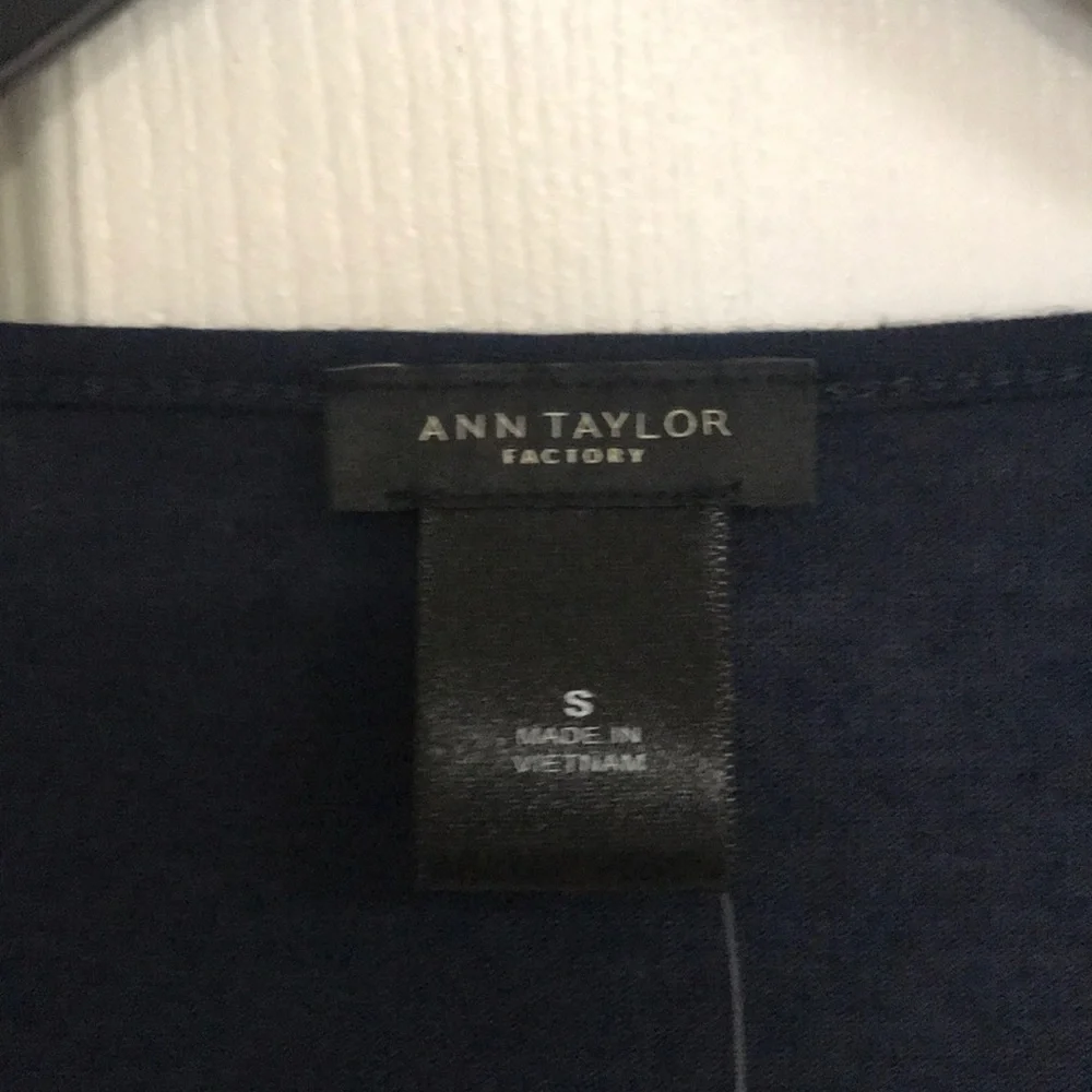 Ann Taylor Factory  NavySequence Shirt  small - Picture 5 of 6